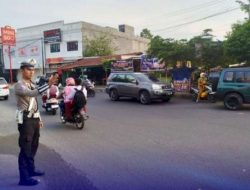 Satlantas Polres OKU melaksanakan kegiatan Strong Point serta pantauan arus lalu lintas di sejumlah titik strategis