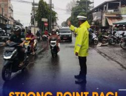 Meski Diguyur Hujan, Sat Lantas Polres Oku Tetap Laksanakan Strong Point Di Titik Rawan Laka Dan Macet