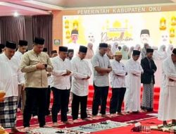 Kapolres OKU Bersama Forkopimda Laksanakan Shalat Isya dan Tarawih Berjamaah di Pendopo Kabupaten