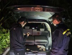 Respons Cepat Laporan 110, Personel Polsek Lengkiti Bantu Warga Alami Pecah Ban di Tengah Hutan di Desa Mekar Sari Talang waduk Kecamatan Sosop Buay Rayap Kabupaten Ogan Komering Ulu.