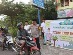Polres OKU Bagikan Takjil kepada Masyarakat, Ramadhan Penuh Berkah