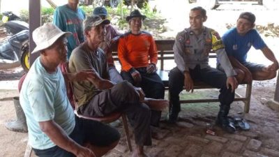 Sambang Warga di Bulan Ramadhan, Bhabinkamtibmas Desa Cikadu Sampaikan Himbauan Kamtibmas