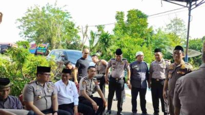 Kapolres OKU Pimpin Jajaran Melayat ke Rumah Duka Ayah Bupati Teddy Meilwansyah
