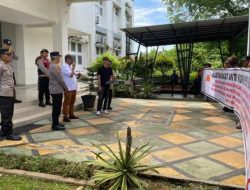 Polres OKU Lakukan Giat Pengamanan Aksi Unjuk Rasa Ormas Markas di Kantor Pemkab OKU