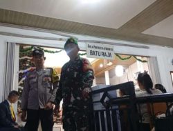 Bhabinkamtibmas Dan Babinsa Lakukan Monitoring Perayaan Natal Di G PDI Pasar Baru.Baturaja.