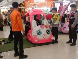 Cegah Gangguan Keamanan, Personel Pos Pelayanan Ops Lilin Musi 2025 Lakukan Patroli Di City Mall Baturaja